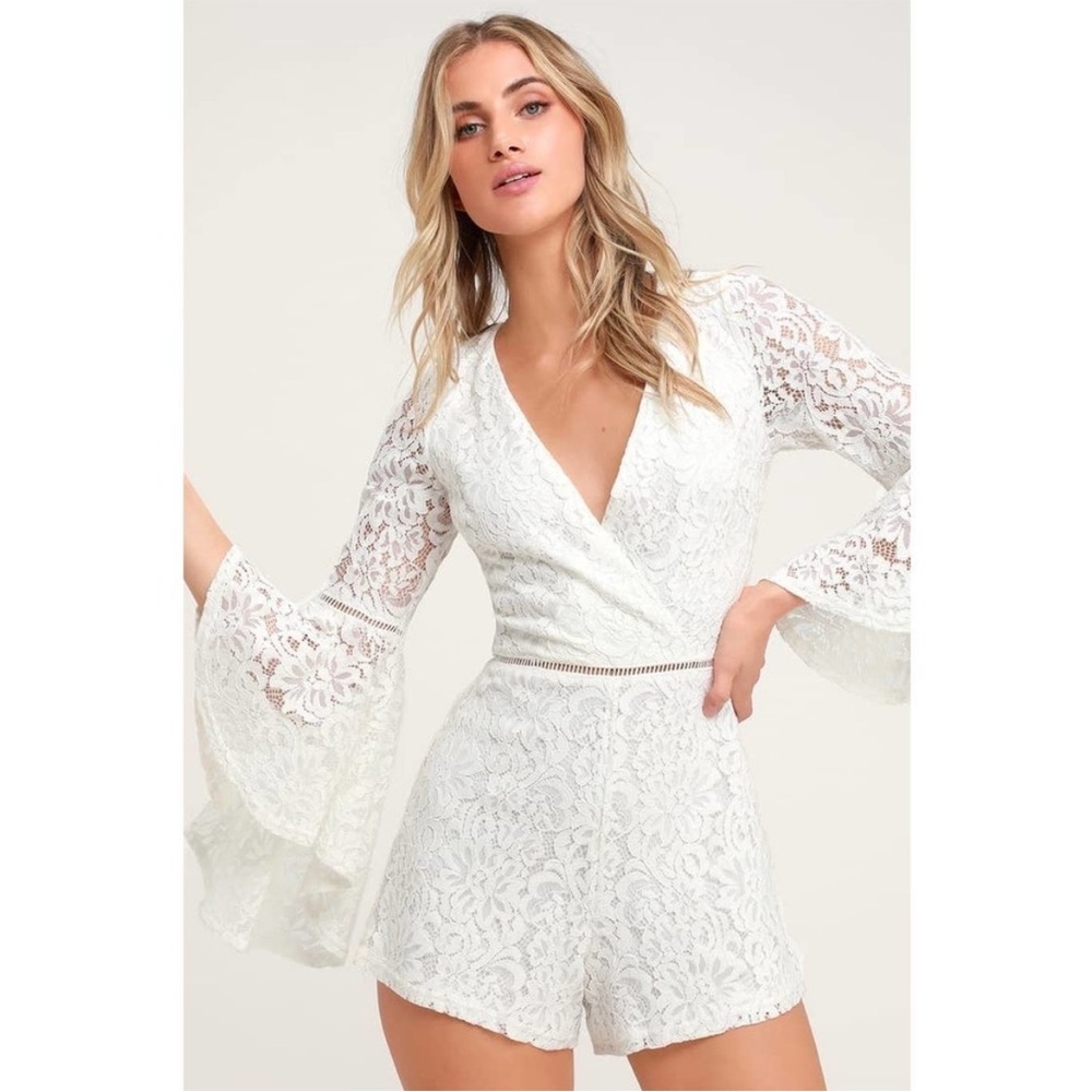 Lulu’s Babygirl White Lace Faux Wrap Romper NEW Sz Medium